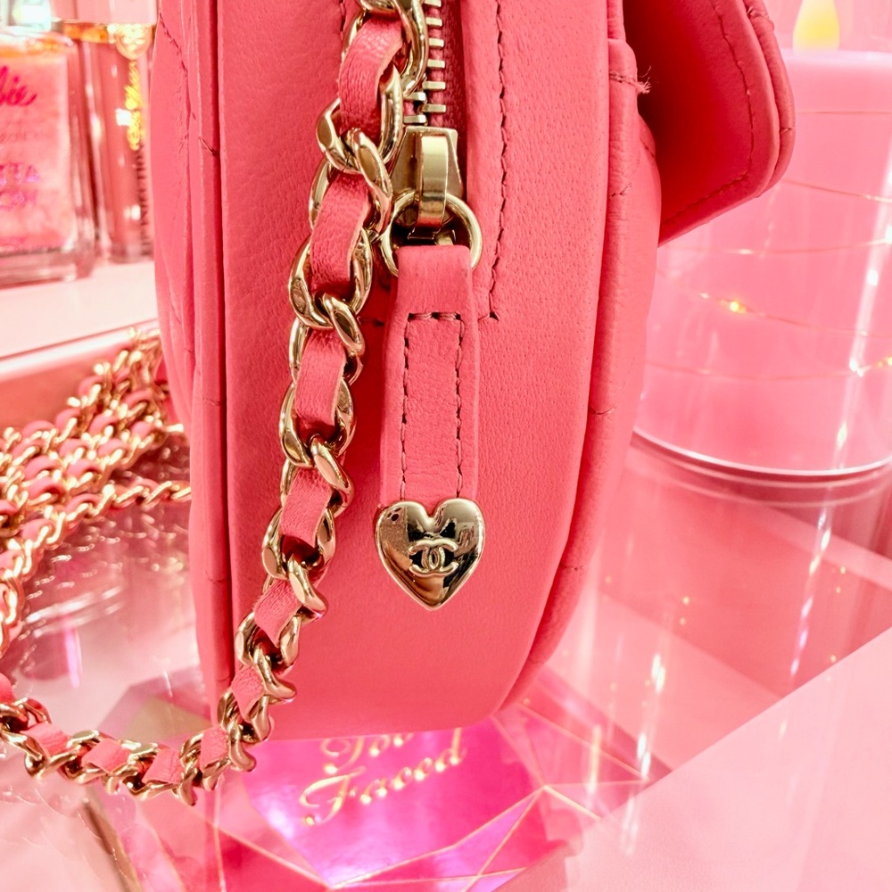 NEW Chanel Pink Heart Vanity Bag 22S Collection Lambskin Authentic Luxury Purse - Picture 3 of 10